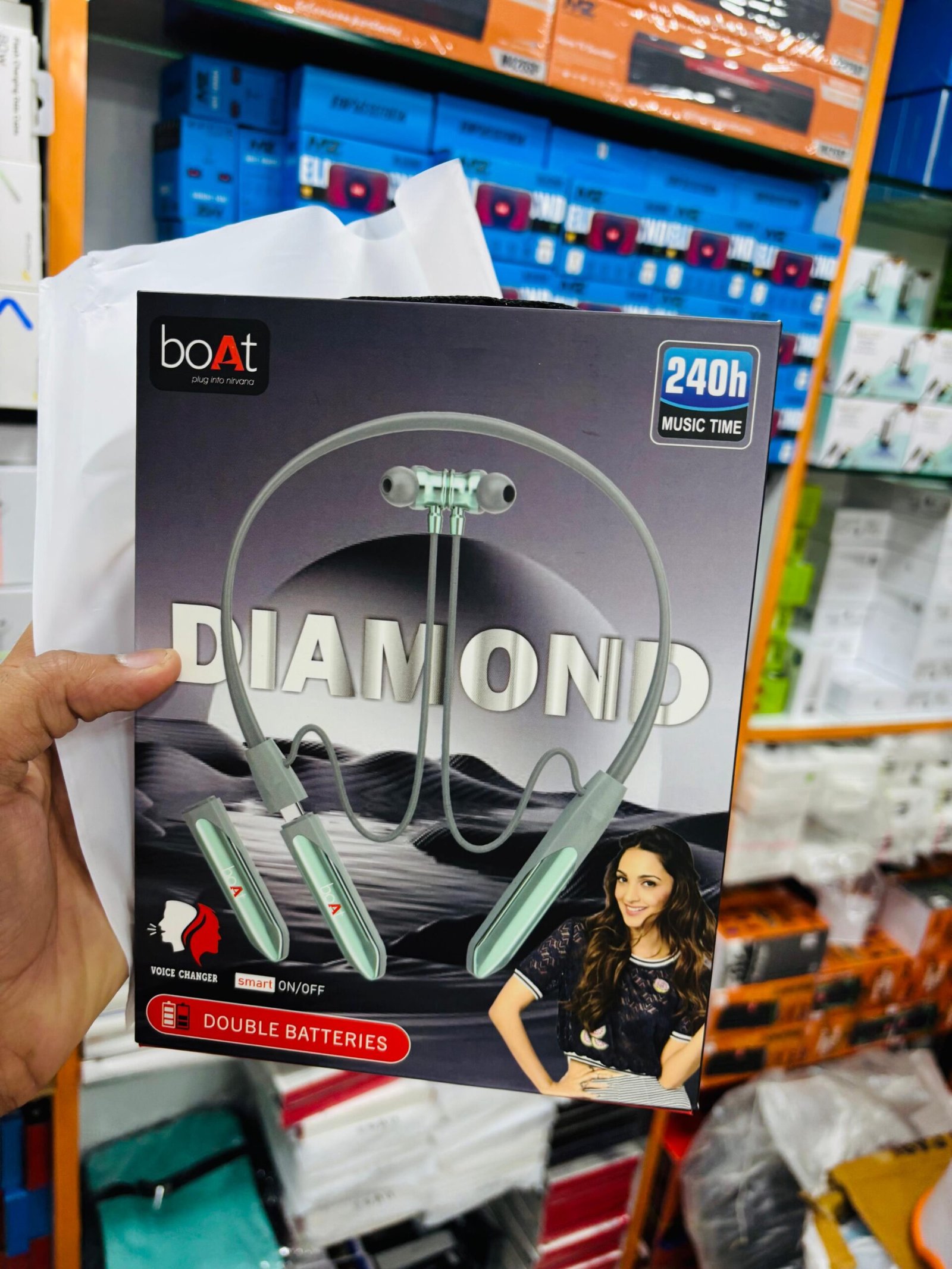 BOAT DIAMOND DOUBLE BETTERIES NECKNAND